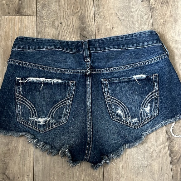 Hollister Distressed Denim Shorts, size 5 or 27 - Picture 9 of 9